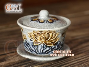 Bát trà sâm men rạn đắp nổi sen, đường kính 8cm