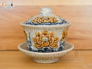 Bát trà sâm men rạn đắp nổi Sen Tài Lộc, đường kính 10cm