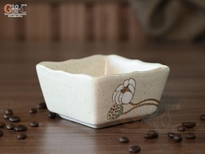 Bát vuông miệng lượn men kem tấm vẽ Bạch Liên, cạnh 10cm