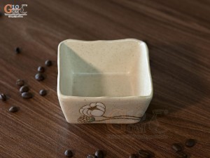 Bát vuông miệng lượn men kem tấm vẽ Bạch Liên, cạnh 10cm