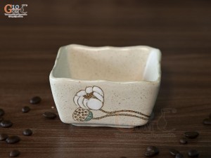 Bát vuông miệng lượn men kem tấm vẽ Bạch Liên, cạnh 10cm