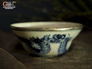 Bát yêu men rạn cổ bọc đồng họa tiết Rồng, đường kính 12cm