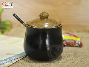 Bình gốm đựng đường