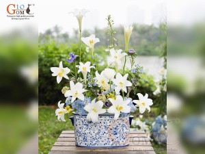 Bình hoa dáng ang men lam vẽ hoa dây, 35x15cm