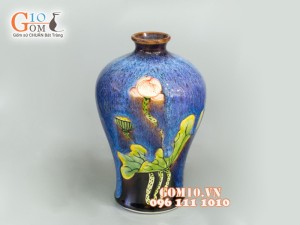 Bình hoa dáng đùi dế men đơn sắc khắc sen màu  21cm