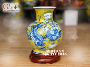 Bình hoa dáng tỏi cổ nền vàng vẽ Chép Sen 26cm