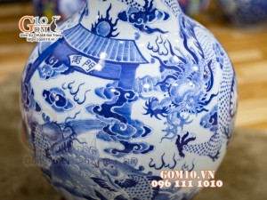 Bình hoa dáng tỏi men lam vẽ Cá Chép Hóa Rồng, cao 55cm