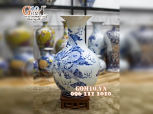 Bình hoa dáng tỏi men lam vẽ Cá Chép Hóa Rồng, cao 55cm