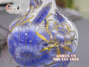 Bình hoa dáng tỏi men lam vẽ vàng 24k, cảnh Sen Phú Quý, cao 33cm