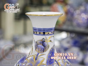 Bình hoa dáng tỏi men lam vẽ vàng 24k, cảnh Sen Phú Quý, cao 33cm