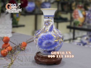Bình hoa dáng tỏi men lam vẽ vàng 24k, cảnh Sen Phú Quý, cao 33cm