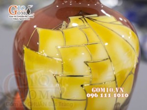 Bình hoa dáng vò men màu vẽ vàng 24k, cảnh Thuận Buồm Xuôi Gió, cao 33cm