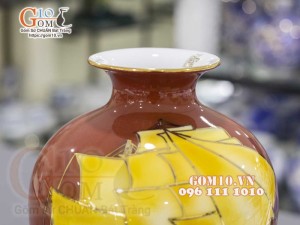 Bình hoa dáng vò men màu vẽ vàng 24k, cảnh Thuận Buồm Xuôi Gió, cao 33cm