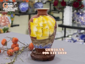 Bình hoa dáng vò men màu vẽ vàng 24k, cảnh Thuận Buồm Xuôi Gió, cao 33cm