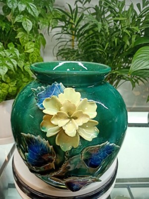 Bình hoa dáng vò thấp men ngọc đắp nổi hoa cao 21cm