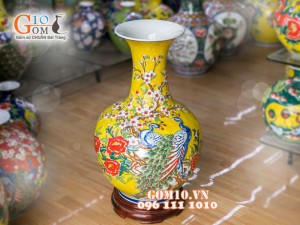 Bình hoa nền vàng dáng tỏi đắp nổi công đào 60cm