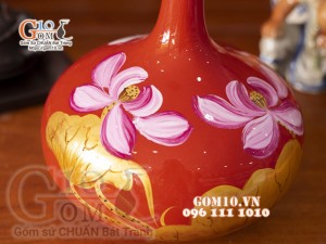 Bình hoa sơn mài dáng tỏi dẹt vẽ hoa sen cao 36cm