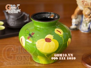 Bình hoa sơn mài dáng vò phình, nền xanh lá vẽ hoa tuylip cao 19cm