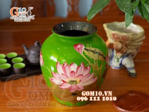 Bình hoa sơn mài dáng vò xanh lá vẽ hoa sen cao 28cm