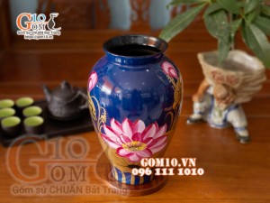 Bình hoa sơn mài xanh coban dáng chân thon vẽ hoa sen cao 32cm