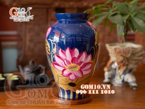 Bình hoa sơn mài xanh coban dáng chân thon vẽ hoa sen cao 27cm