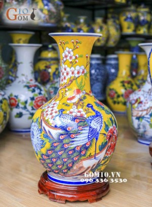 Bình hoa vàng dáng tỏi vẽ công đào 62cm