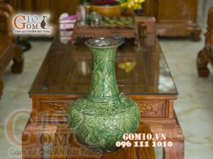 Bình hoa xanh dáng tỏi men màu khắc nổi , cao 49cm