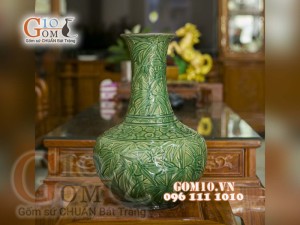 Bình hoa xanh dáng tỏi men màu khắc nổi , cao 49cm