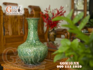 Bình hoa xanh dáng tỏi men màu khắc nổi , cao 49cm