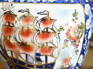 Bình hút lộc dáng cao men lam nhị cảnh Thuận Buồm Xuôi Gió - Công Đào vẽ vàng 24k, cao 28cm