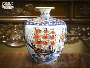 Bình hút lộc dáng cao men lam nhị cảnh Thuận Buồm Xuôi Gió - Công Đào vẽ vàng 24k, cao 28cm