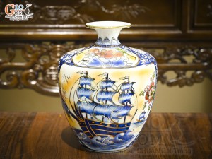 Bình hút lộc dáng cao men màu nhị cảnh Thuận Buồm Xuôi Gió - Công Đào vẽ vàng 24k, cao 28cm