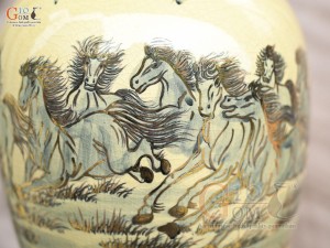 Bình hút lộc dáng no đủ họa tiết Mã Đáo Thành Công vẽ vàng 24k, cao 40cm