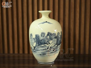 Bình hút lộc dáng no đủ men hoàng tộc họa tiết Mã Đáo Thành Công, cao 32cm