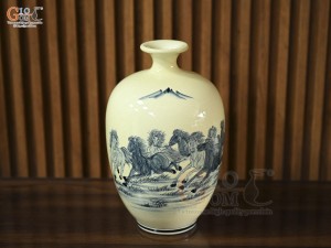 Bình hút lộc dáng no đủ men hoàng tộc họa tiết Mã Đáo Thành Công, cao 32cm