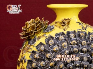 Bình hút lộc đắp nổi Công Danh Phú Quý, nền vàng, cao 35cm