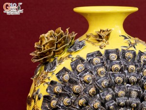 Bình hút lộc đắp nổi Công Danh Phú Quý, nền vàng, cao 35cm in logo quà tặng