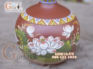 Bình hút lộc gốm đất đỏ khắc hoa, cao 27cm