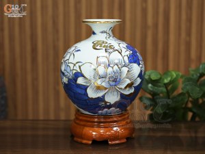 Bình hút lộc men lam cổ vẽ hoa Sen chữ Phúc vẽ vàng, cao 22cm
