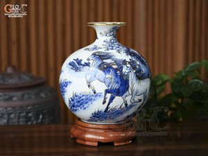 Bình hút lộc men lam cổ vẽ Mã Đáo Thành Công vẽ vàng, cao 25cm