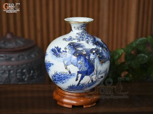 Bình hút lộc men lam cổ vẽ Mã Đáo Thành Công vẽ vàng, cao 25cm