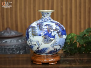 Bình hút lộc men lam cổ vẽ Mã Đáo Thành Công vẽ vàng, cao 25cm