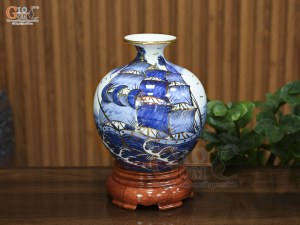 Bình hút lộc men lam cổ vẽ Thuận Buồm Xuôi Gió vẽ vàng, cao 25cm
