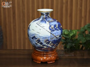 Bình hút lộc men lam cổ vẽ Thuận Buồm Xuôi Gió vẽ vàng, cao 22cm