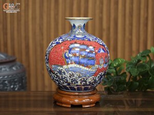 Bình hút lộc men lam nền đỏ vẽ Thuận Buồm Xuôi Gió vẽ vàng, cao 25cm