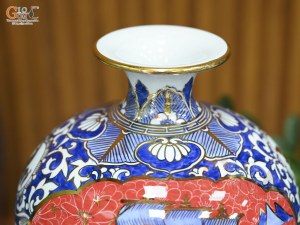 Bình hút lộc men lam nền đỏ vẽ Thuận Buồm Xuôi Gió vẽ vàng, cao 25cm