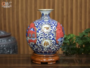 Bình hút lộc men lam nền đỏ vẽ Thuận Buồm Xuôi Gió vẽ vàng, cao 25cm