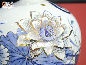 Bình hút lộc men lam vẽ chữ Lộc hoa Sen Phú Quý, vẽ vàng 24k, cao 30cm