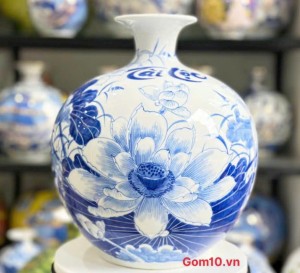 Bình hút lộc men lam vẽ hoa sen, cao 30cm Bình hút lộc men lam vẽ hoa sen, cao 30cm