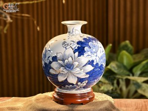 Bình hút lộc men lam vẽ hoa Sen, cao 33cm